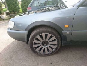 Plastové lemy blatníků pro Audi A6 C4 (1994-1997) úzka bočná lišta dverí (3,5 cm)