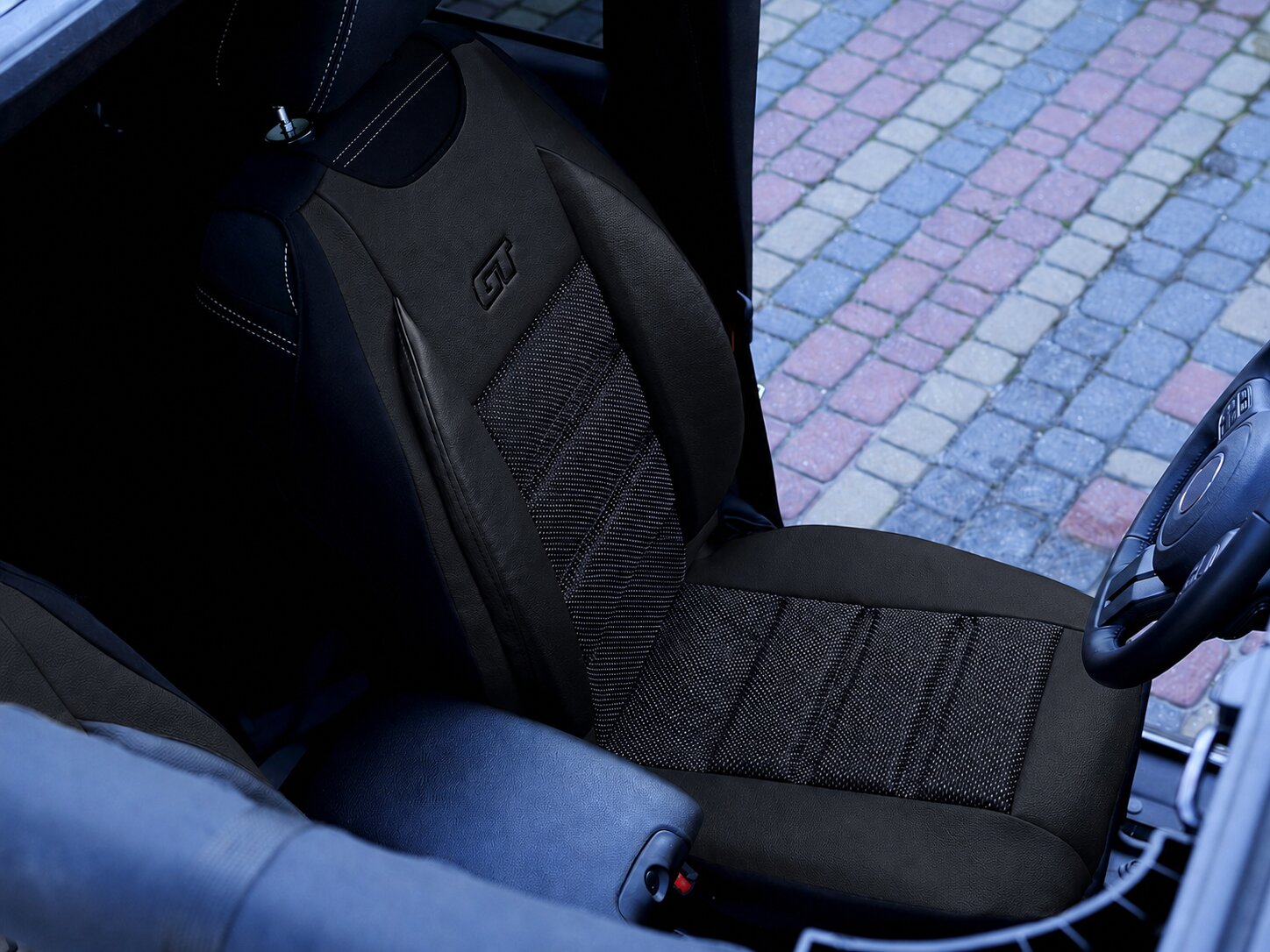 Detail ergonomické podložky GT Ergonomic na sedadle řidiče