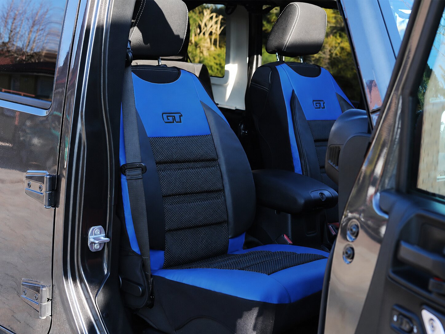 Podložka na přední sedadlo GT Ergonomic namontovaná v autě