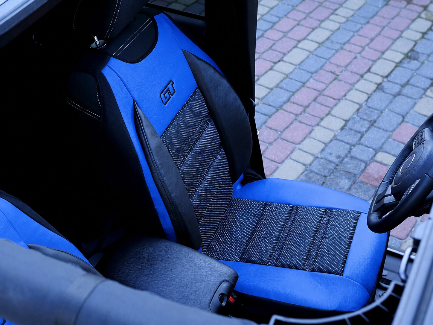 Detail ergonomické podložky GT Ergonomic na sedadle řidiče