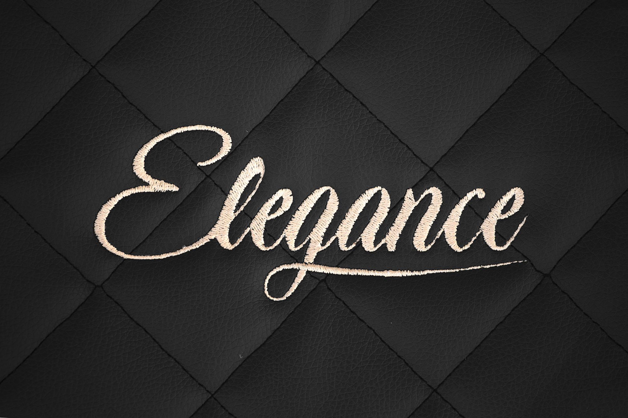 Detail výšivky Elegance: Černá