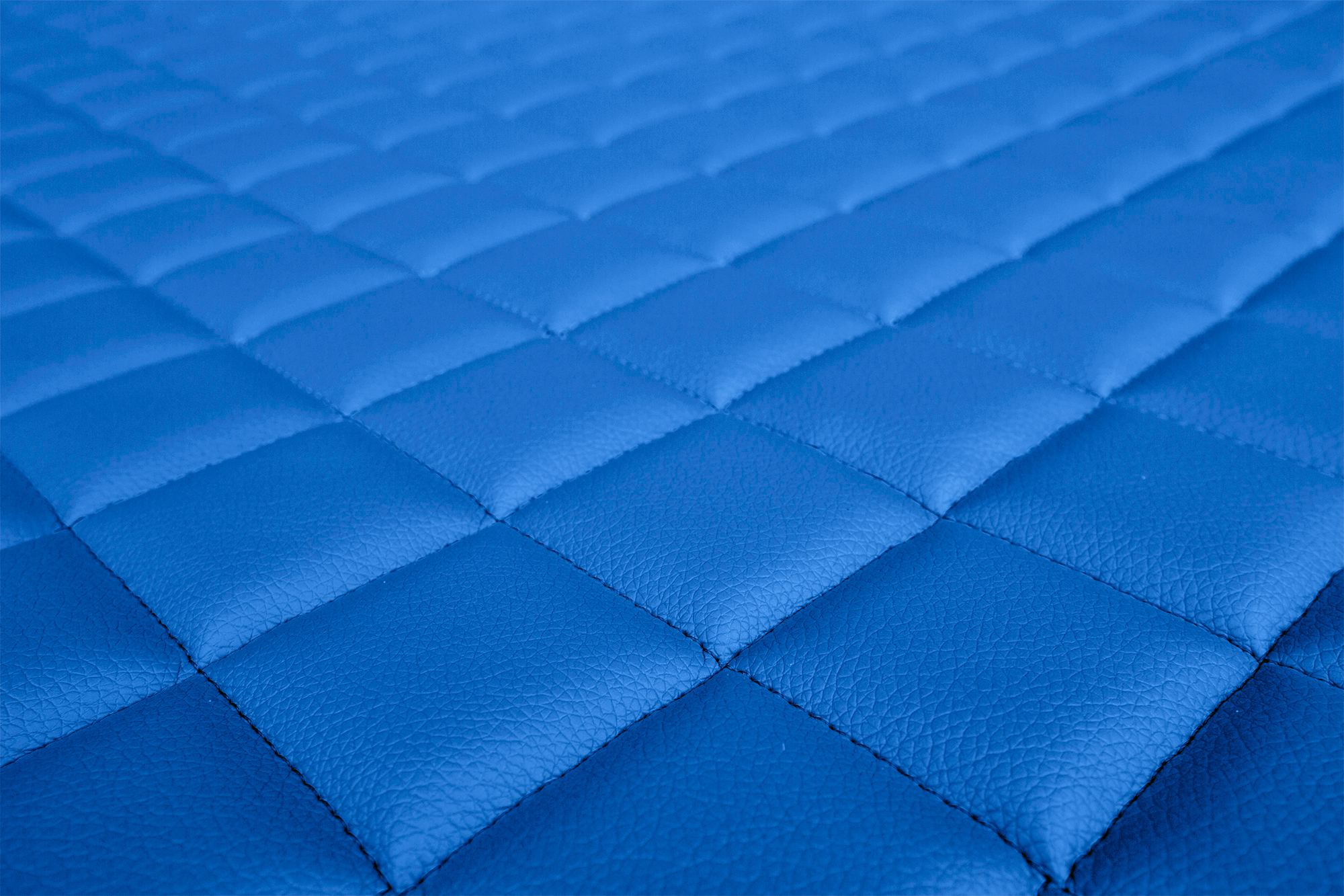 Detail povrchu a prošívání potahů ELEGANCE Q: Modrá