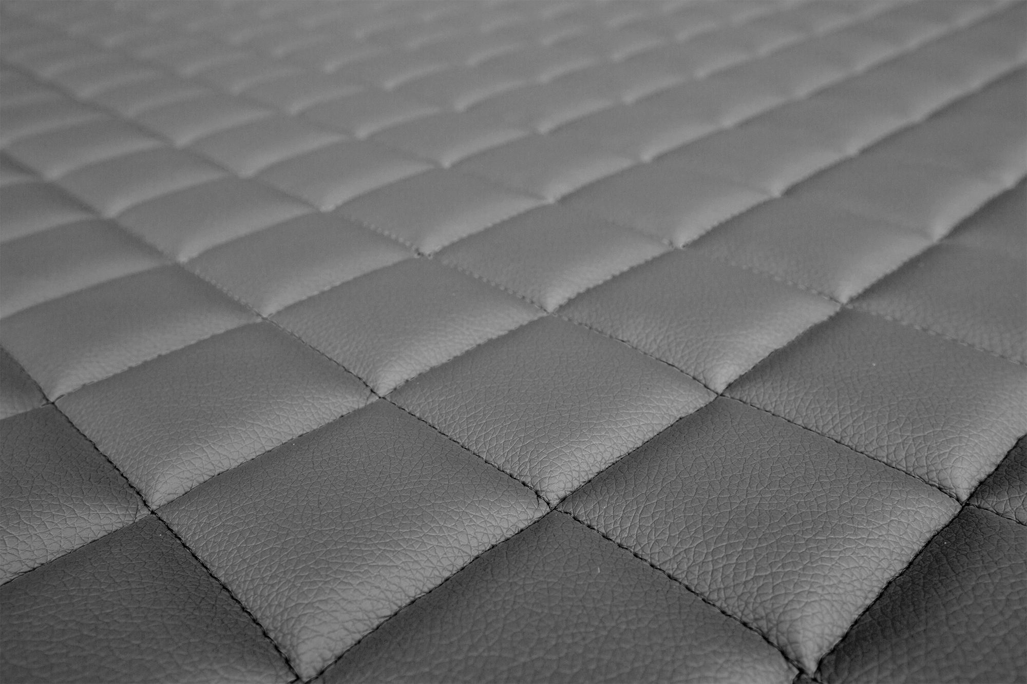 Detail povrchu a prošívání potahů ELEGANCE Q: Šedá